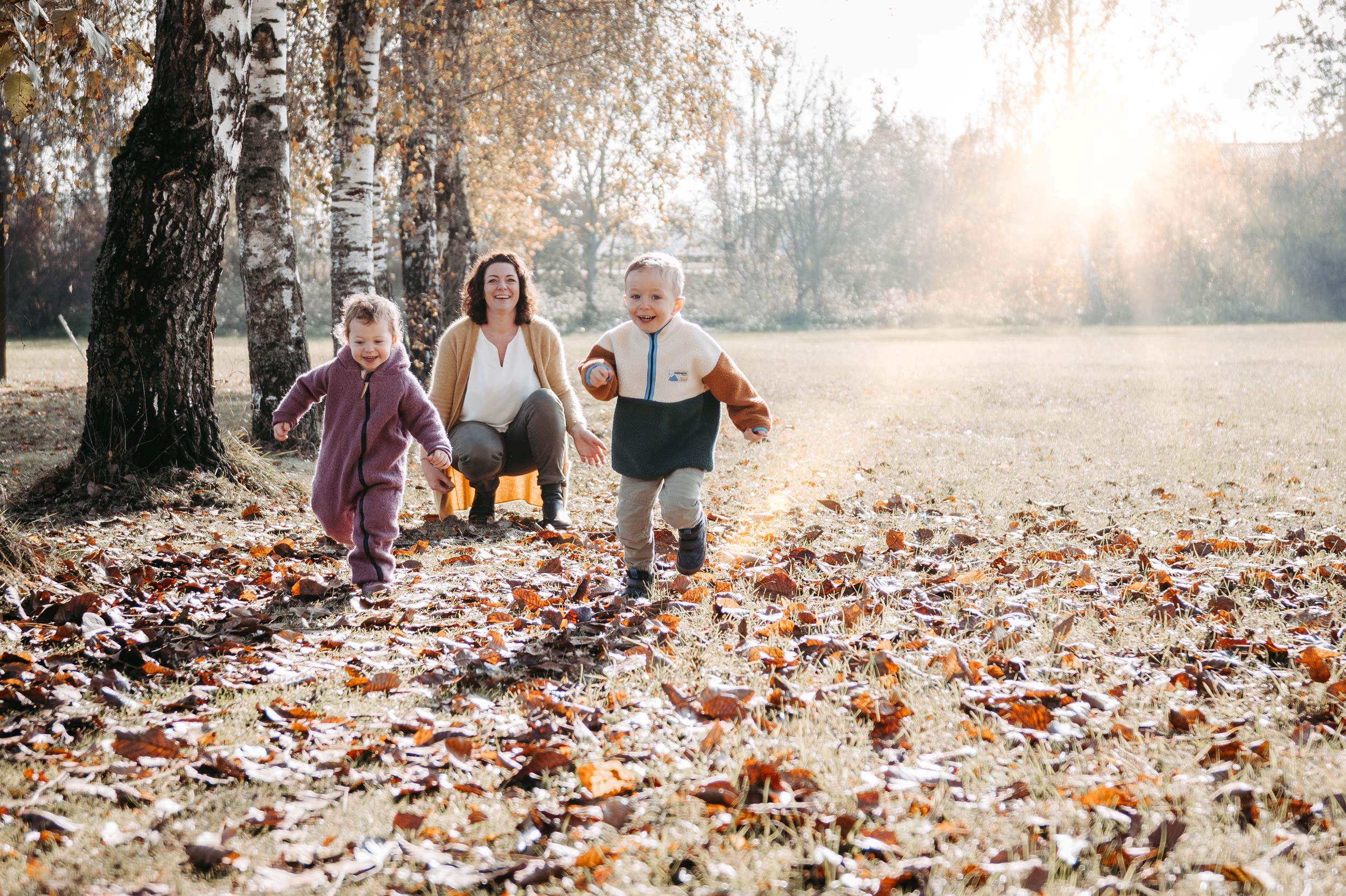 Familienfotos Kinderfotos mit der Familie outdoor in Hartkirchen. Ralf Wendling Fotograf aus Hartkirchen im Bezirk Eferding